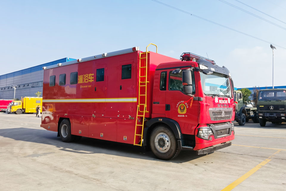 重汽HOWO野外作業(yè)淋浴車