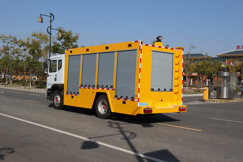 東風(fēng)D9大流量排水車2.JPG